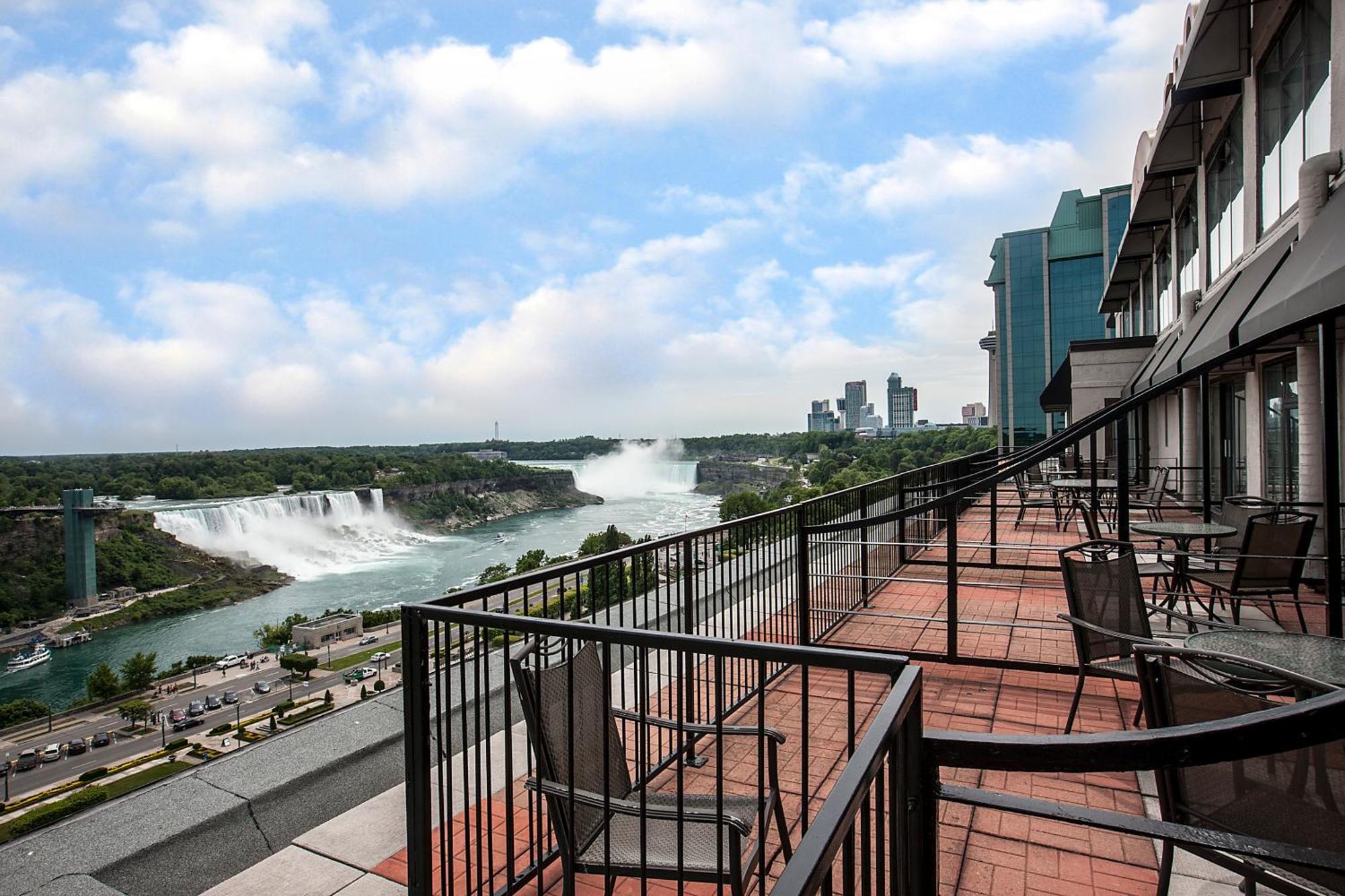 The Brock Niagara Falls Fallsview, Tapestry By Hilton Экстерьер фото